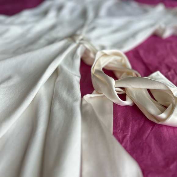 EUC VTG 90s BEBE S white wrap Marilyn Monroe satin cotton stretch sunshine seams - Picture 6 of 16